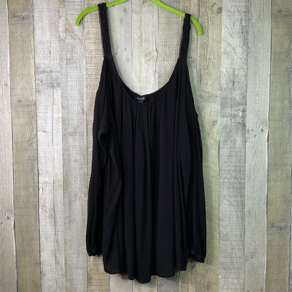 Torrid Size 6 Cold Shoulder Black 3/4 Sleeves Adjustable Straps